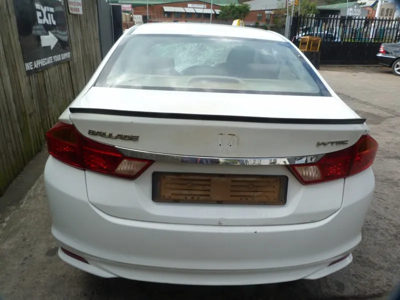 2014 Honda Ballade L15Z view 3