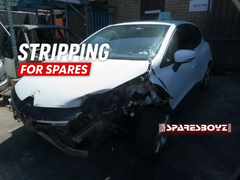 2013 Renault Clio H4BB view 3