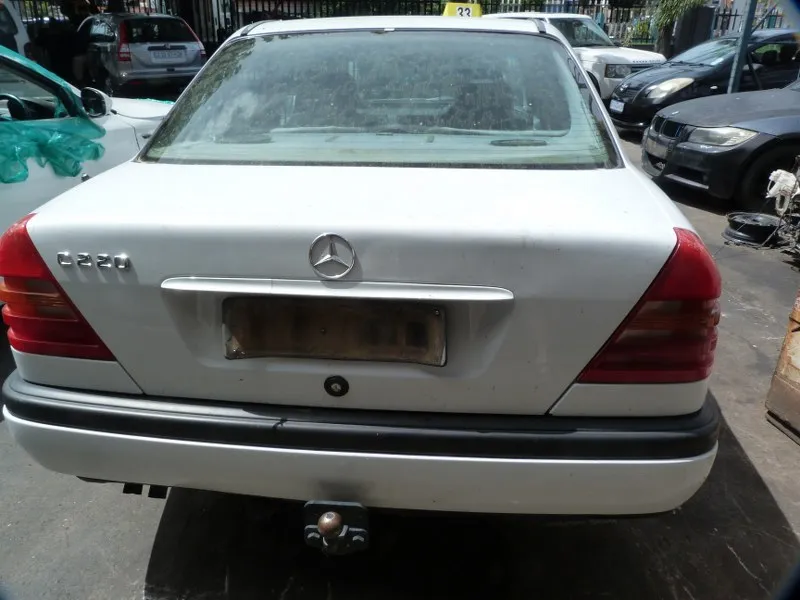 1995 Mercedes-Benz C-Class M111 view 5