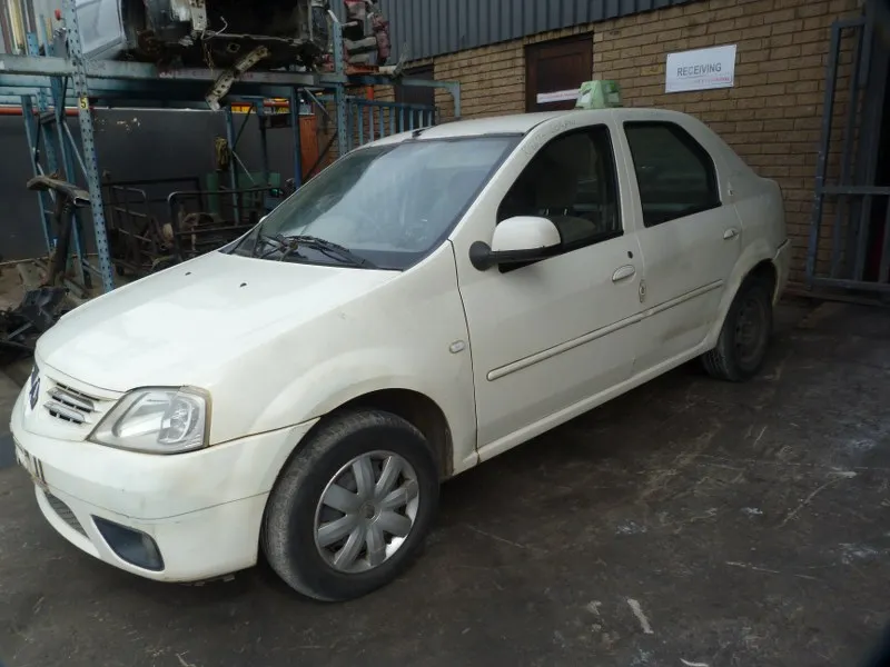 2010 Renault Logan K7M view 4