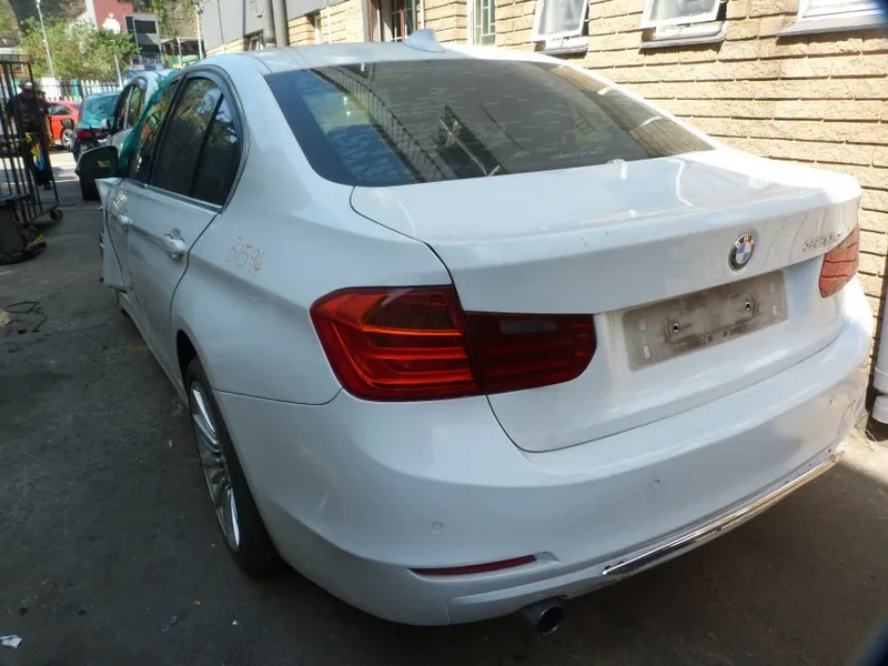 2012 BMW 3 Series N47N view 5