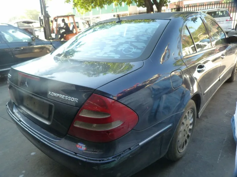 2004 Mercedes-Benz E-Class 271 view 7