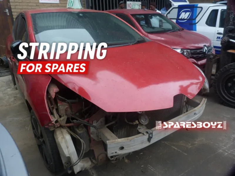 2013 Renault Clio H4B view 3