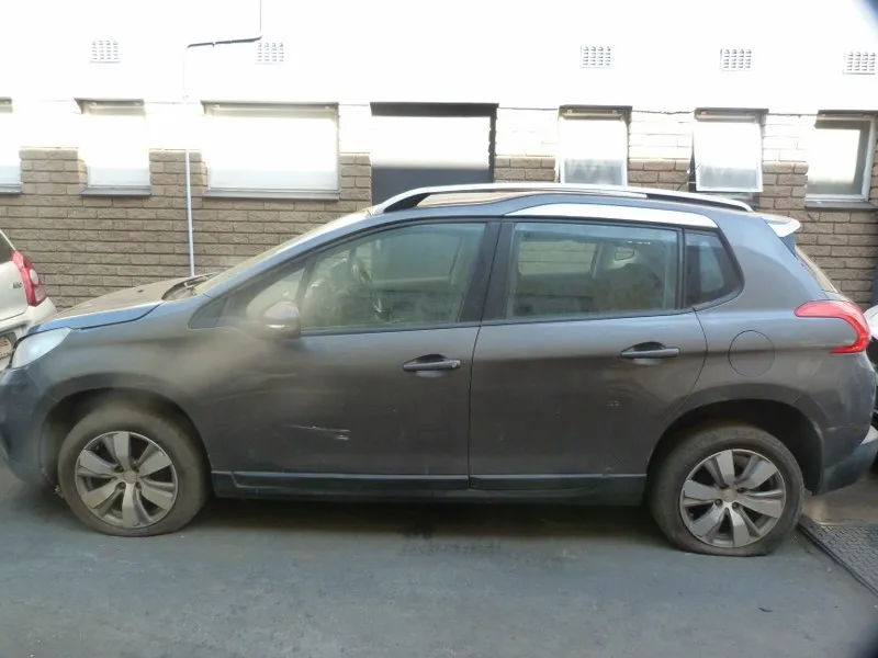 2015 Peugeot 2008 10FH view 4