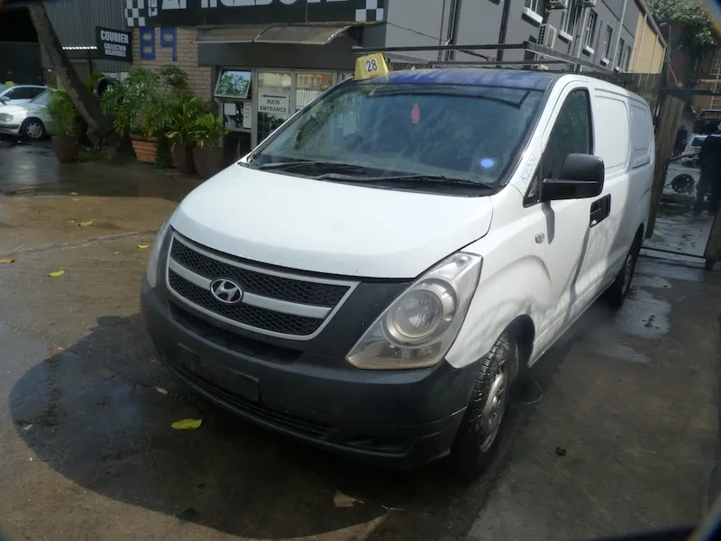 2015 Hyundai H-1 D4CB view 6
