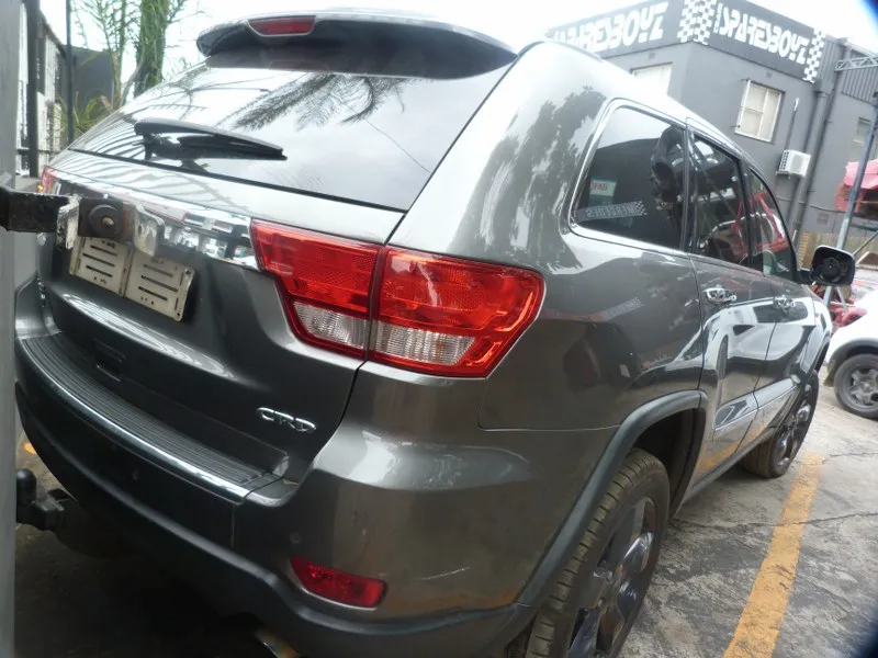 2012 Jeep Grand Cherokee 3.0 V6 view 5