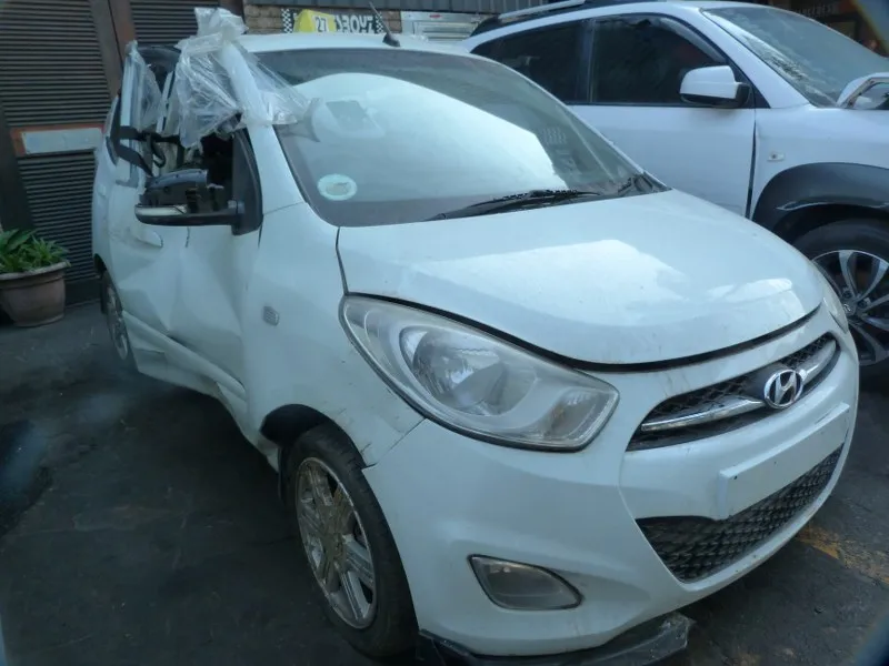 2013 Hyundai i10 G4LA view 4