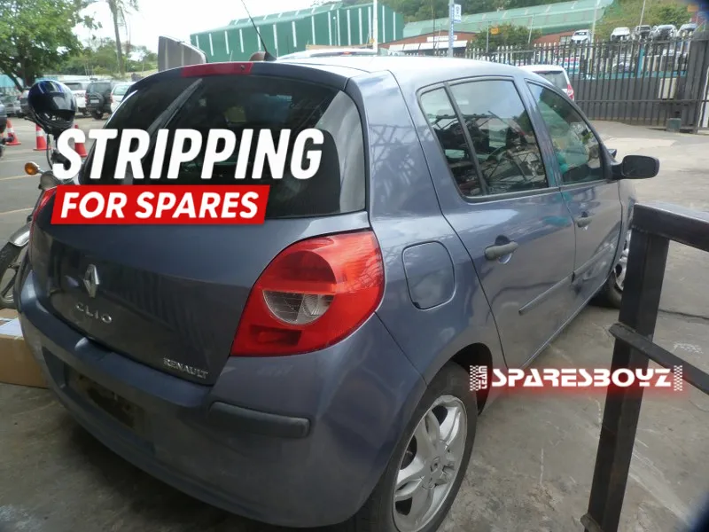 2004 Renault Clio view 4