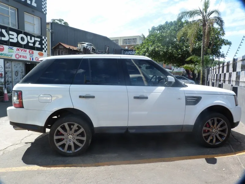 2011 Land Rover Range Rover Sport thumbnail 6