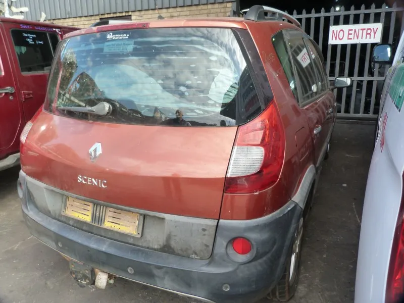 2005 Renault Scenic  view 4