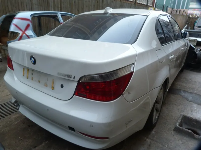 2004 BMW 5 Series M54 view 6