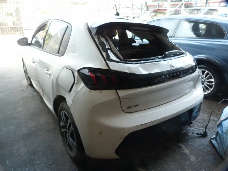 2023 Peugeot 208 view 3