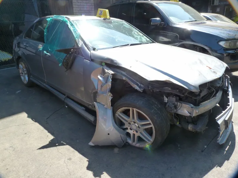 2011 Mercedes-Benz C-Class 2718 view 4