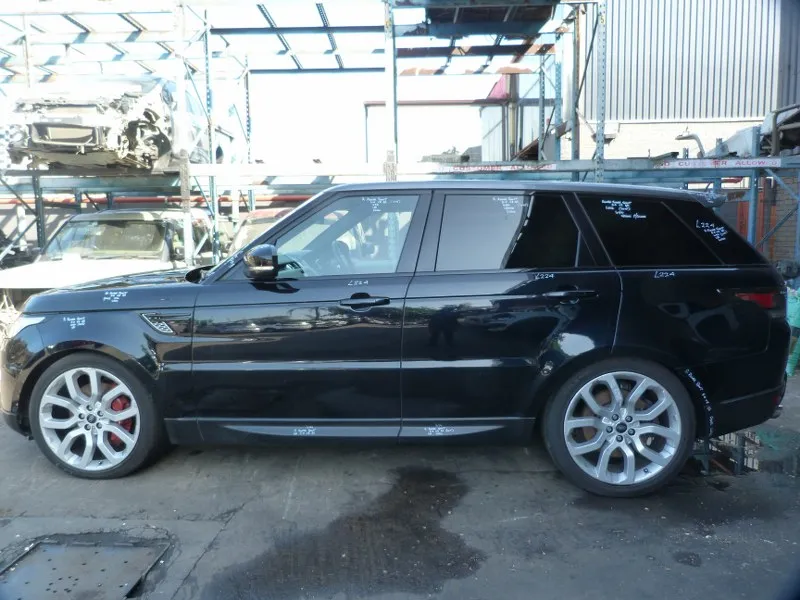 2013 Land Rover Range Rover Sport view 4