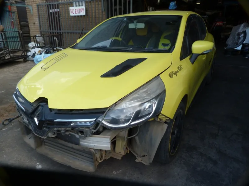 2015 Renault Clio view 3