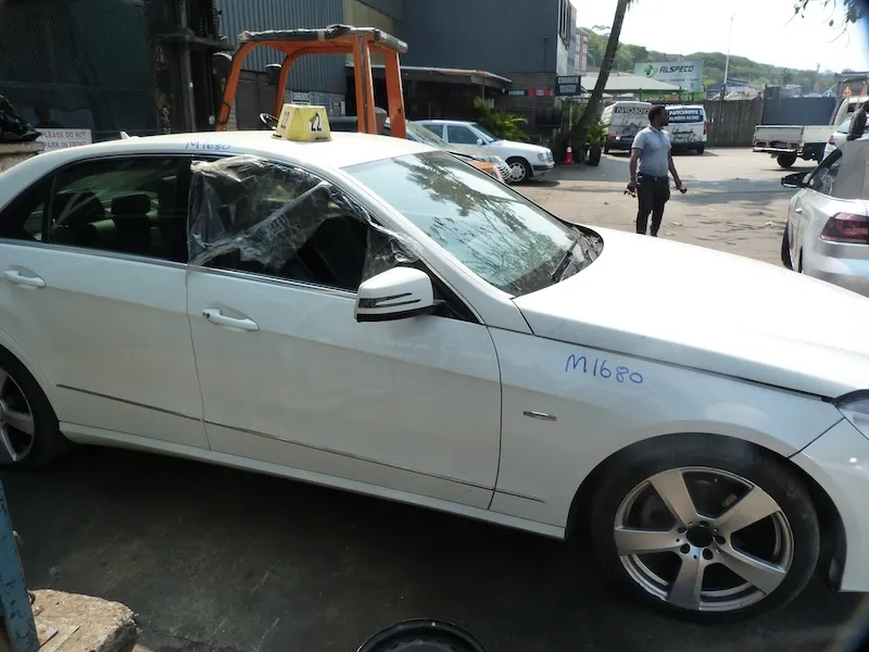 2010 Mercedes-Benz E-Class  view 6