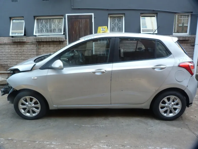 2015 Hyundai Grand i10 G4LA view 4