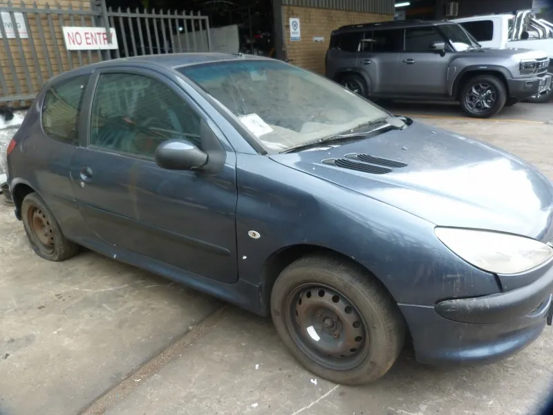 2004 Peugeot 206 10FS view 4