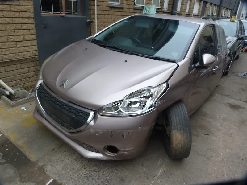 2013 Peugeot 208 being stripped for spares
