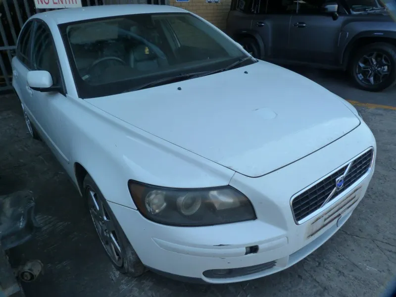 2004 Volvo S40 B5254T3 view 8