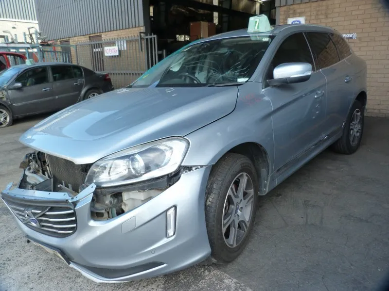 2015 Volvo XC60 D5244T view 9