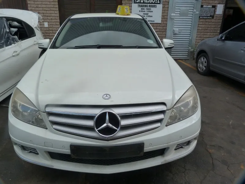 2010 Mercedes-Benz C-Class 651 view 2