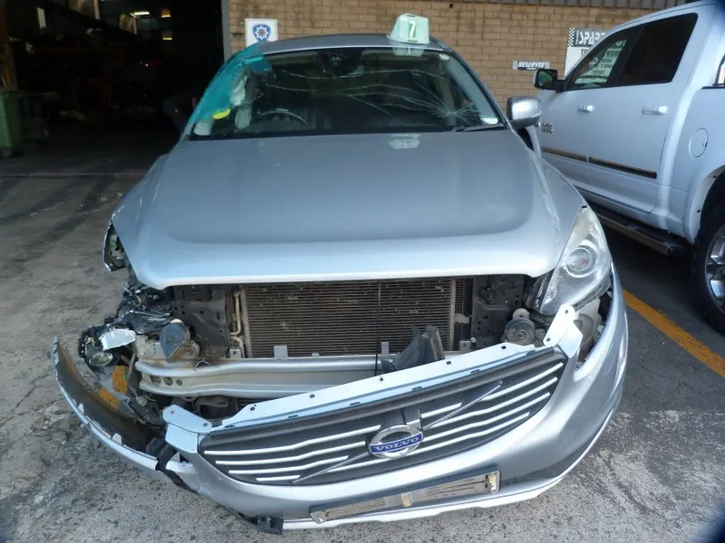 2015 Volvo XC60 D5244T view 2