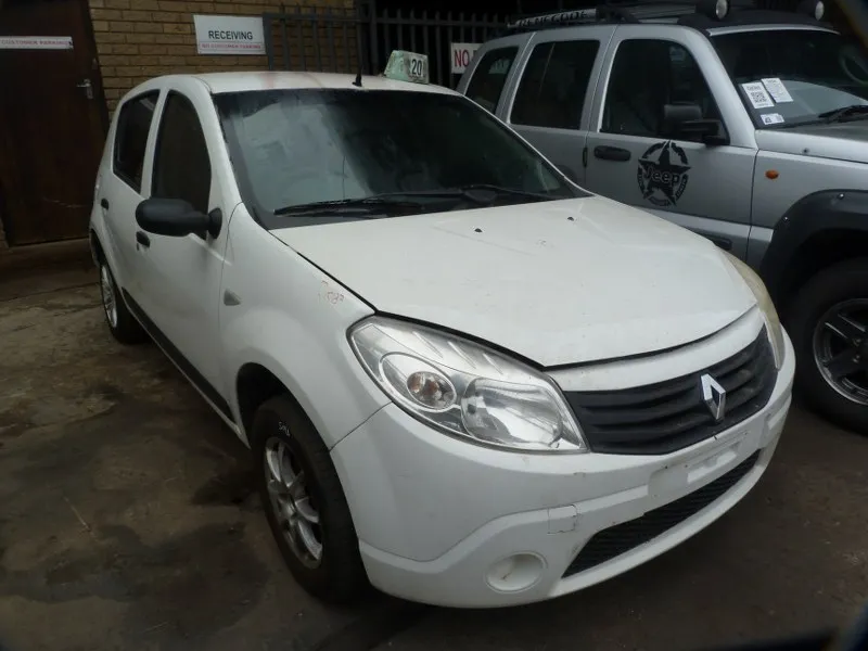 2011 Renault Sandero K7M view 4