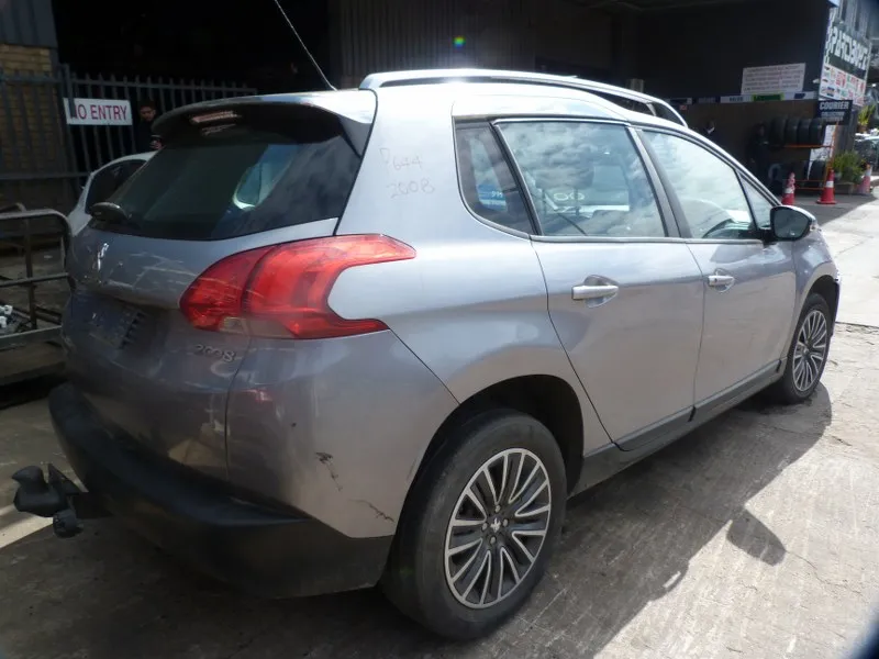2014 Peugeot 2008 10F view 5
