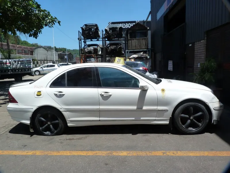 2003 Mercedes-Benz C-Class  view 5