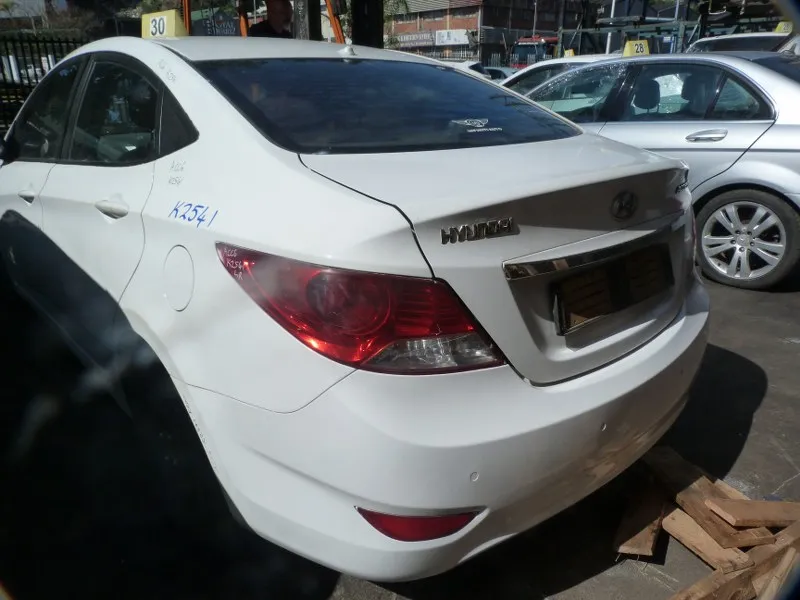2011 Hyundai Accent G4FC view 6