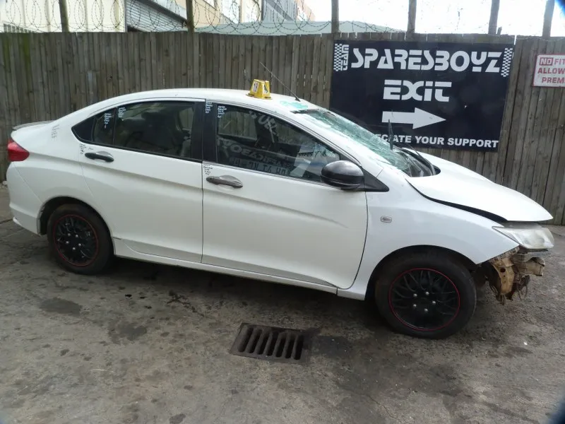 2014 Honda Ballade L15Z view 4