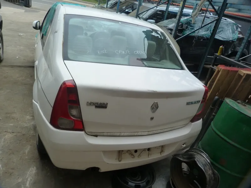 2010 Renault Logan  view 5