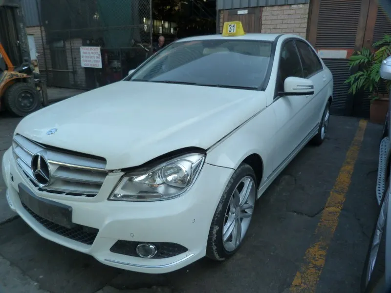 2011 Mercedes-Benz C-Class 271 view 3