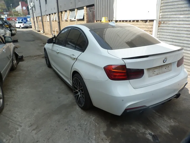 2013 BMW 3 Series N55 view 5