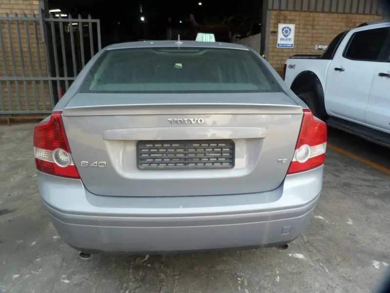 2004 Volvo S40 B5254T view 4