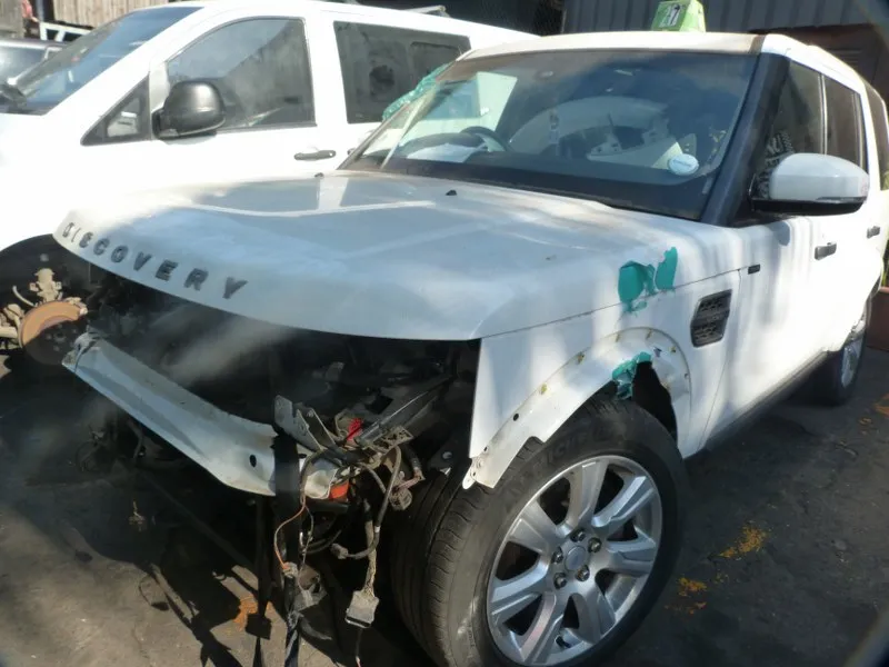 2016 Land Rover Discovery 4  view 9