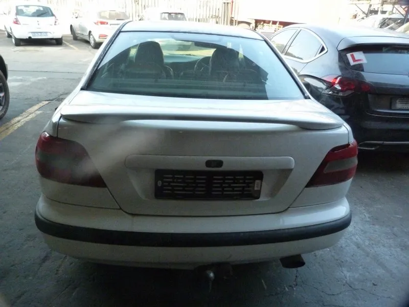 1998 Volvo S40 B4194T view 5