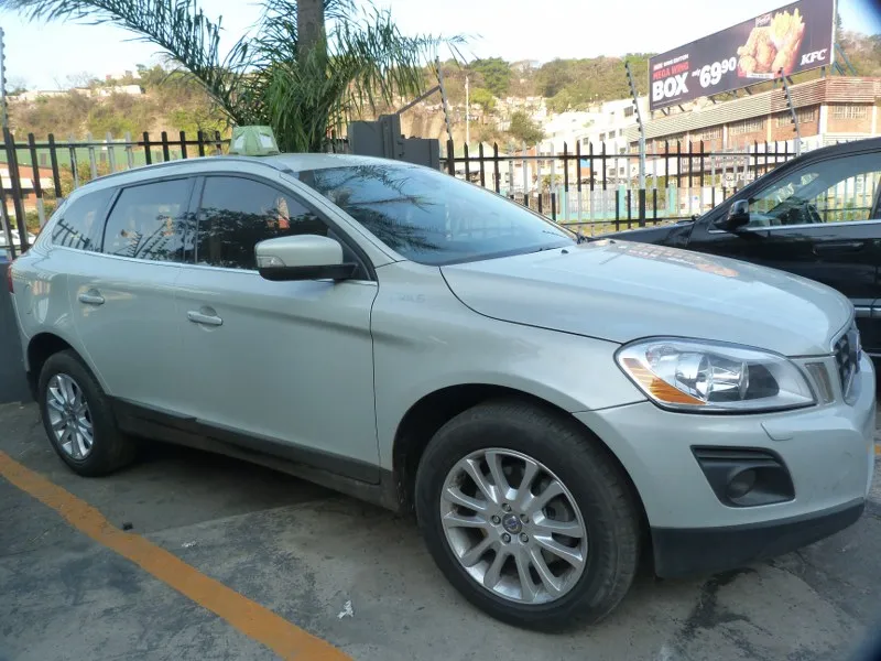 2010 Volvo XC60 view 5