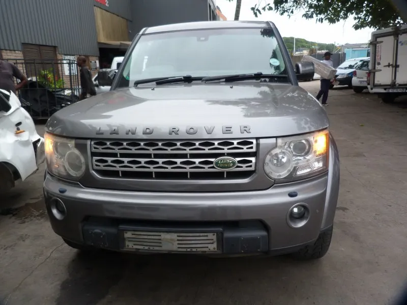 2010 Land Rover Discovery 4  view 2