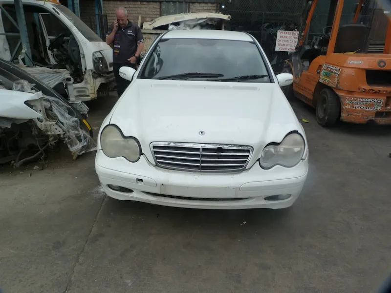 2003 Mercedes-Benz C-Class 2719 view 3