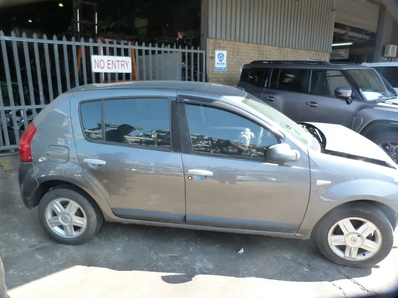 2012 Renault Sandero  view 5