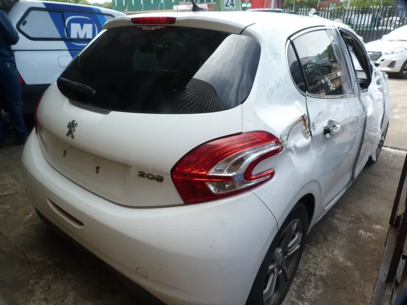 2014 Peugeot 208 10FH view 7