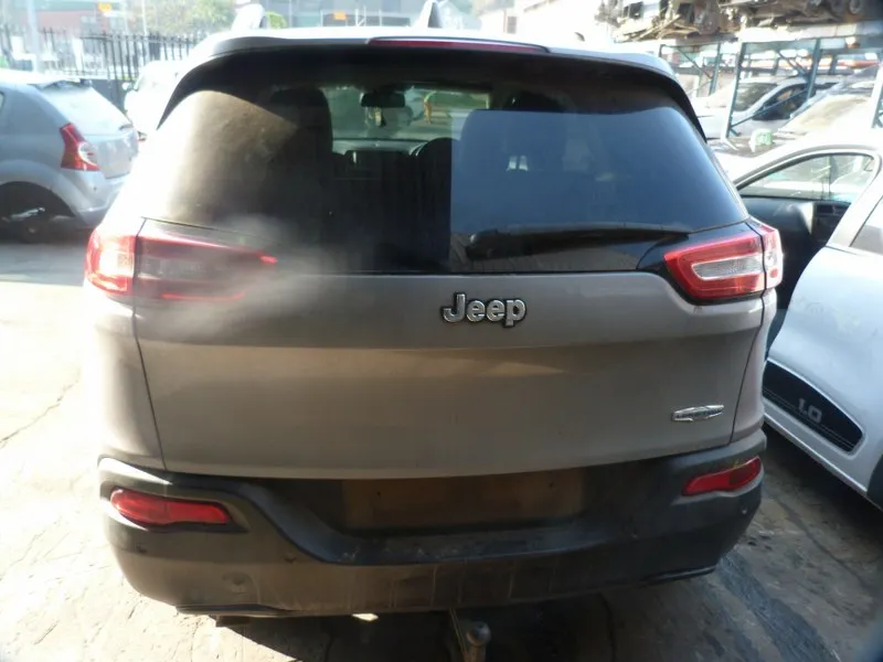 2014 Jeep Cherokee  view 6