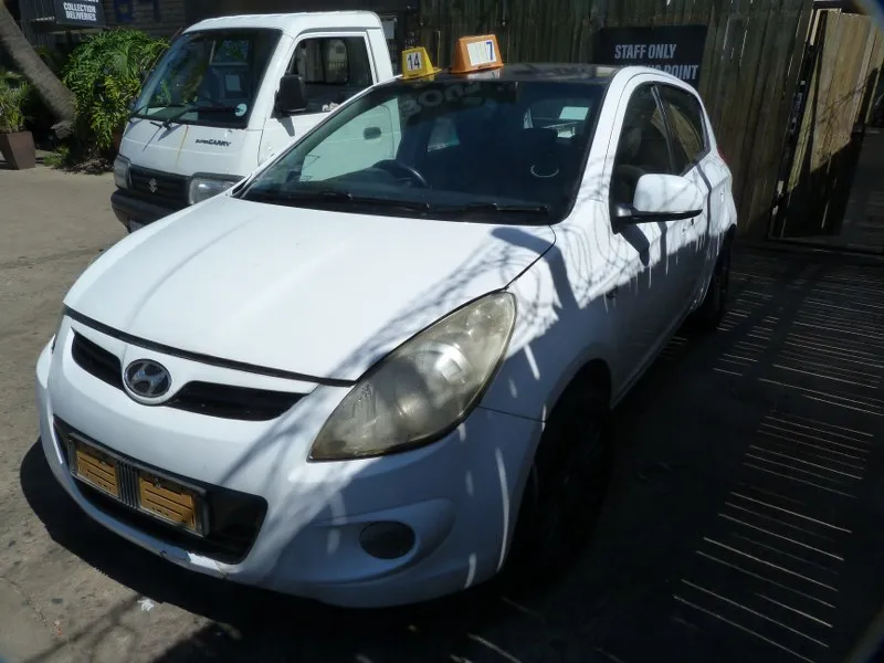 2010 Hyundai i20 G4FA view 4