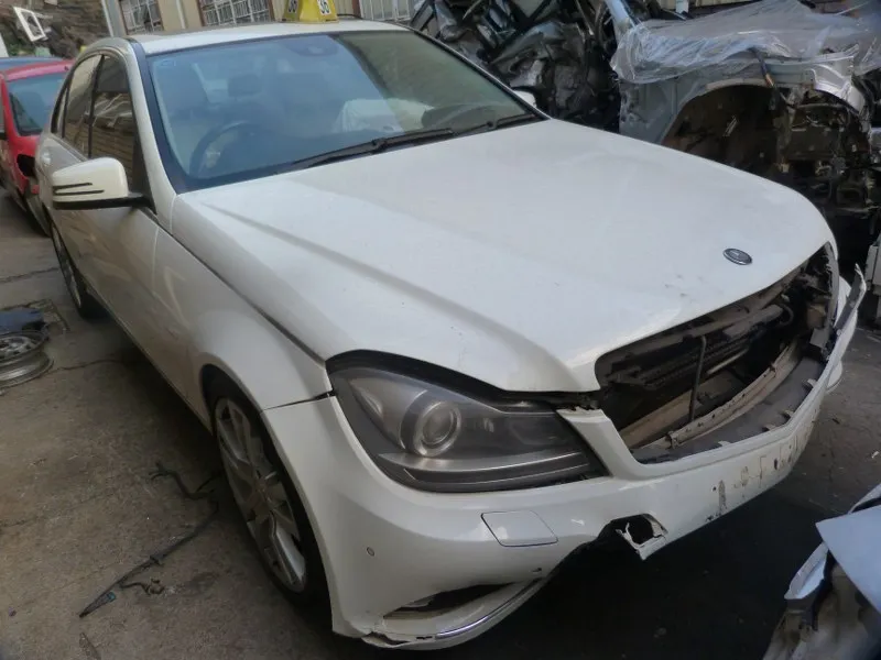 2011 Mercedes-Benz C-Class 651 view 3