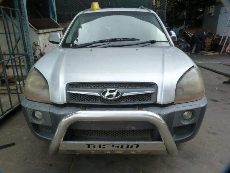 2010 Hyundai Tucson G4GC view 2