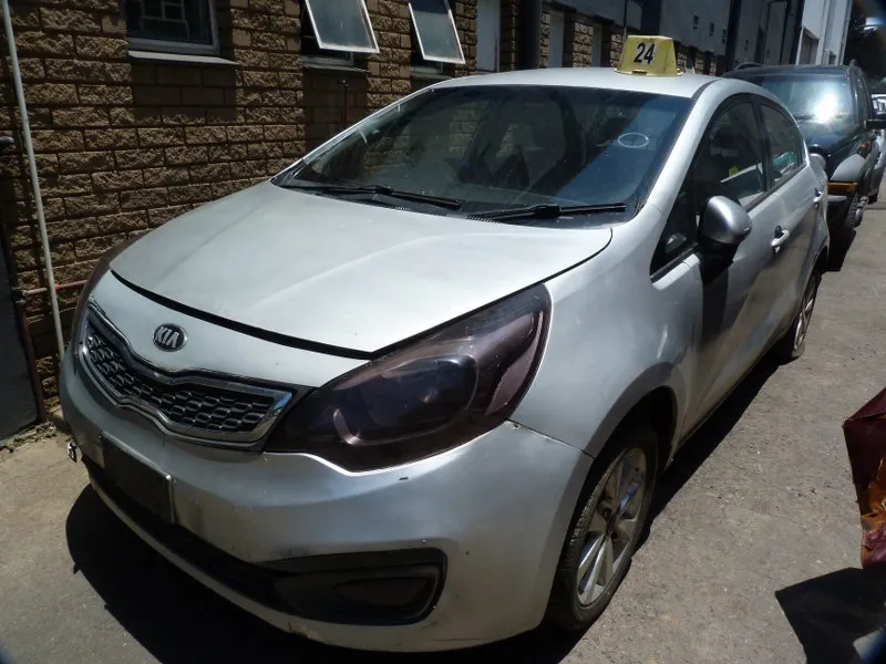 2014 Kia Rio G4FA view 3