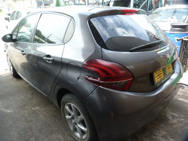 2020 Peugeot 208 10B1 view 5