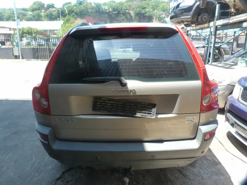 2005 Volvo XC90 B5254T view 6